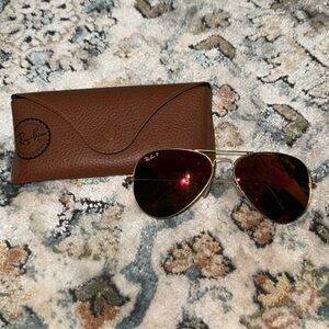 Polarized Glass Rayban Sunglasses
Red mirror/Gold frame